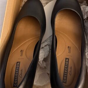 Clarks Black Leather Women's Cushioned Flats